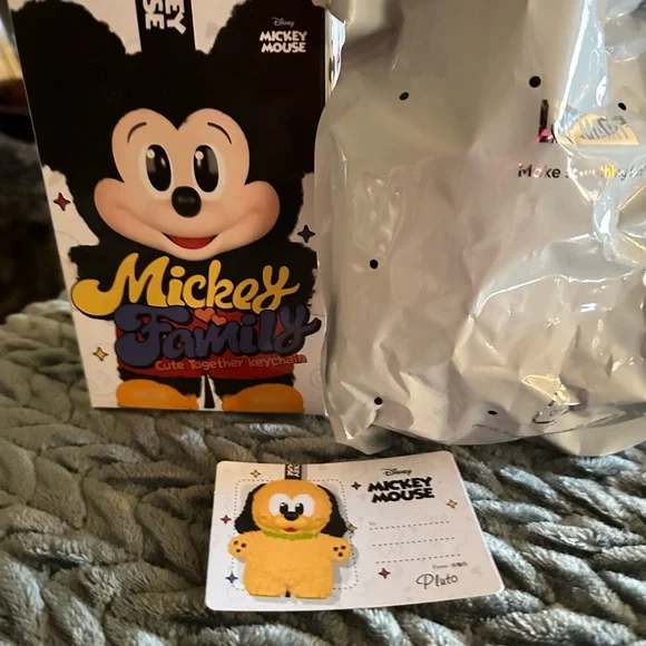 Disney Mickey Mouse Family Keychain - The package is not opened it is confirmed - Picture 4 of 4